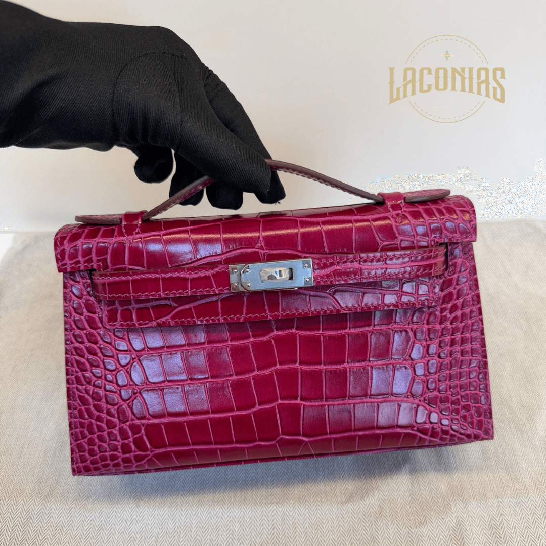 Crocodile pattern light luxury style handbag — showcase 5