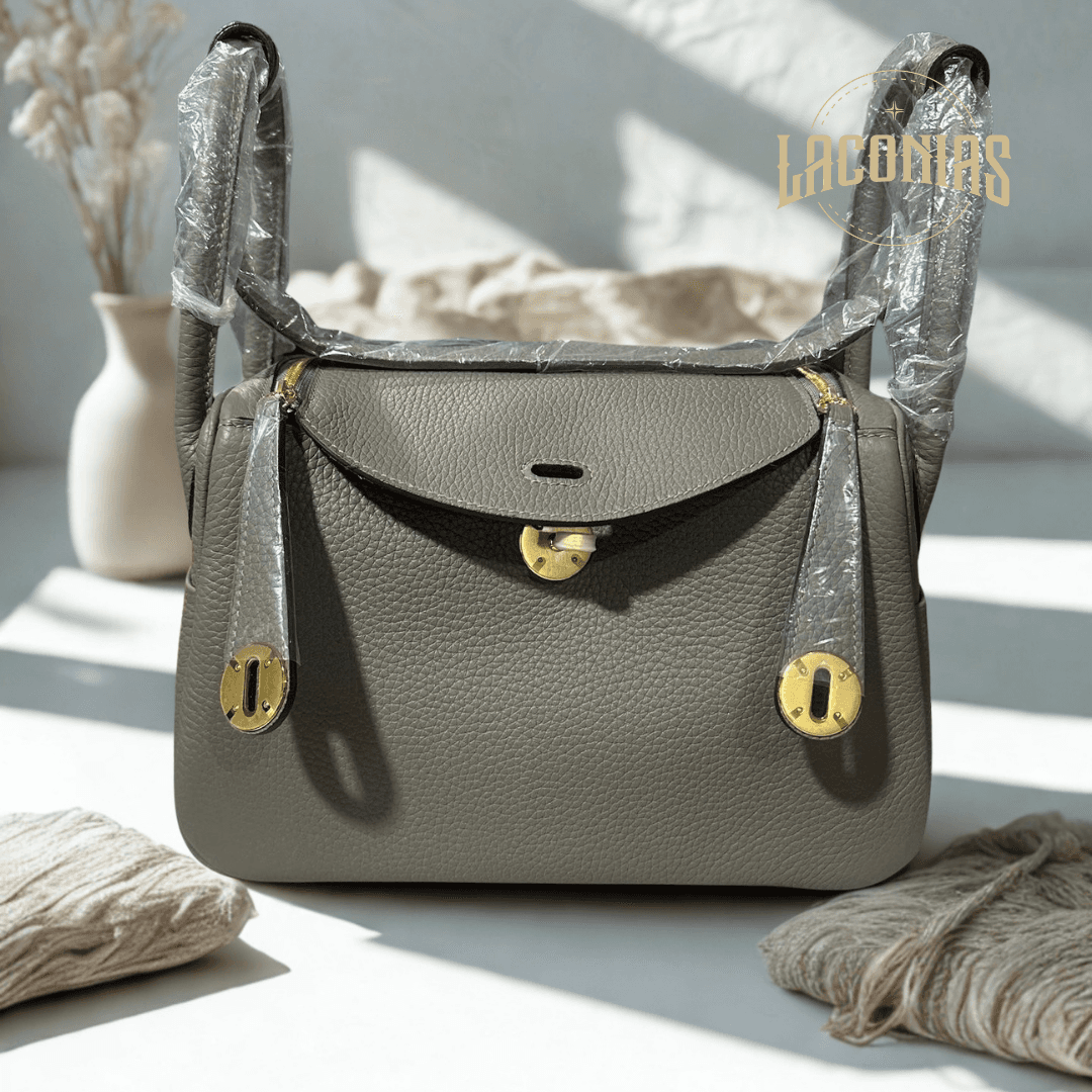 One-shoulder commuting bag