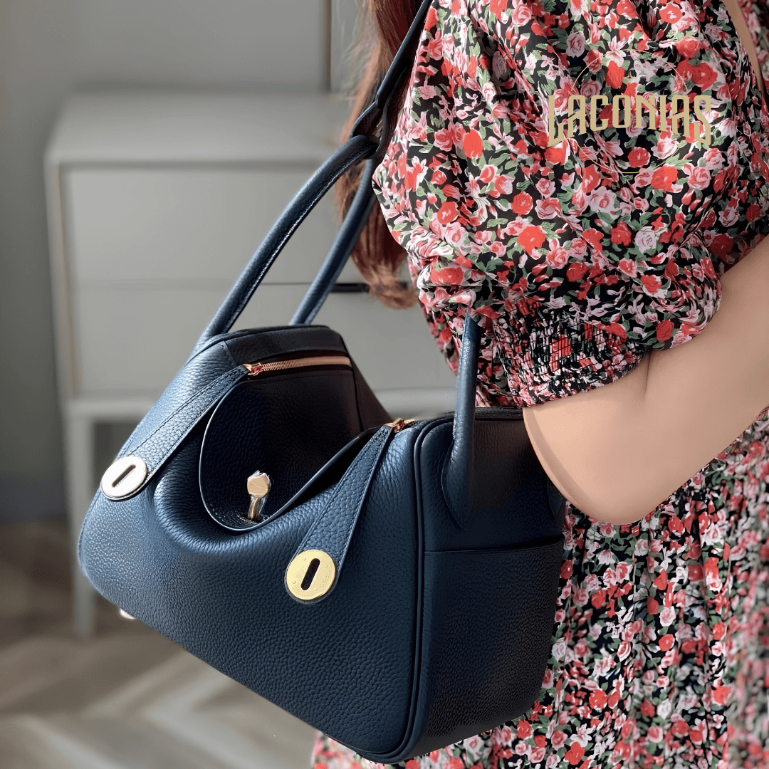 One-shoulder commuting bag — showcase 2