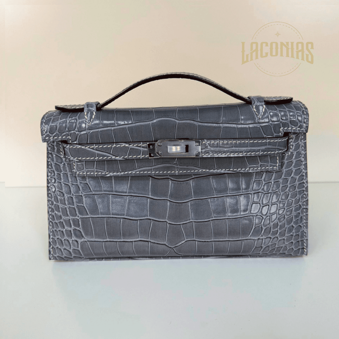 Crocodile pattern light luxury style handbag — showcase 1