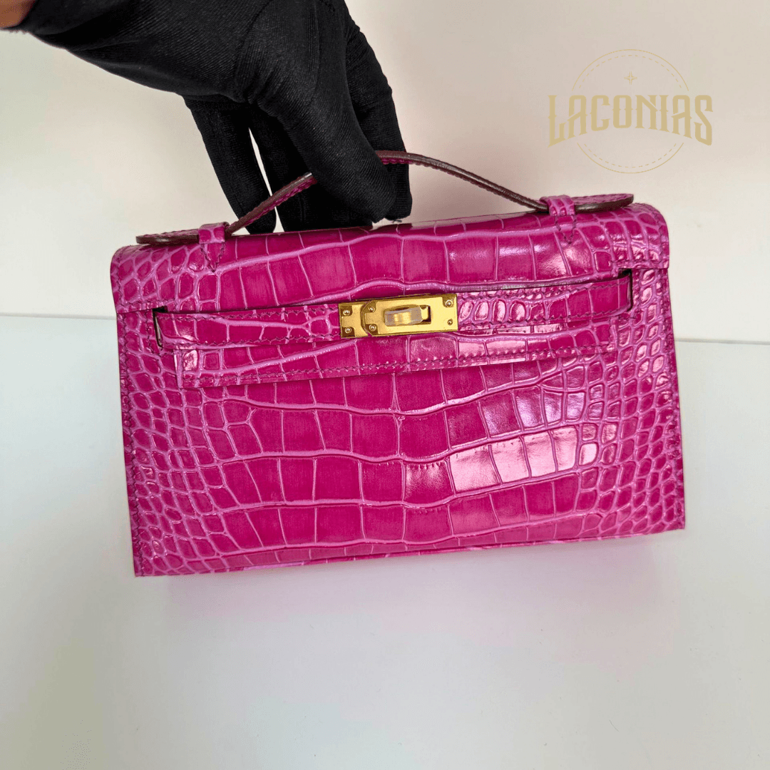 Crocodile pattern light luxury style handbag — showcase 2